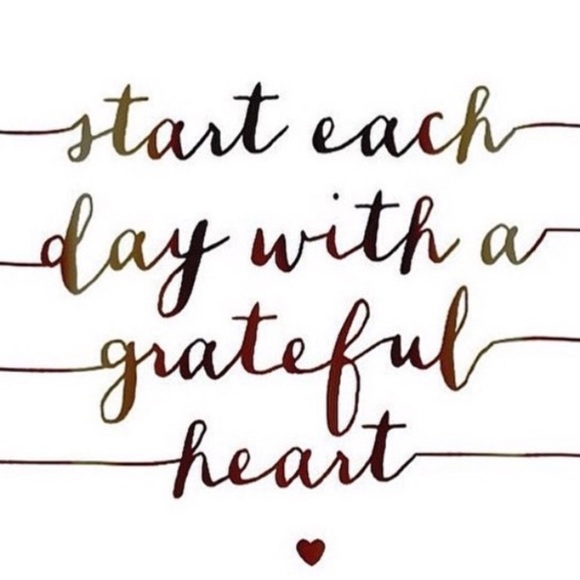 🍃🌸ℋℯ𝓁𝓁ℴ𝒹𝒶𝓇𝓇𝓇𝓁𝒾𝓃𝓰, Welcome to my Closet...🌸🍃🕊 - Picture 2 of 6